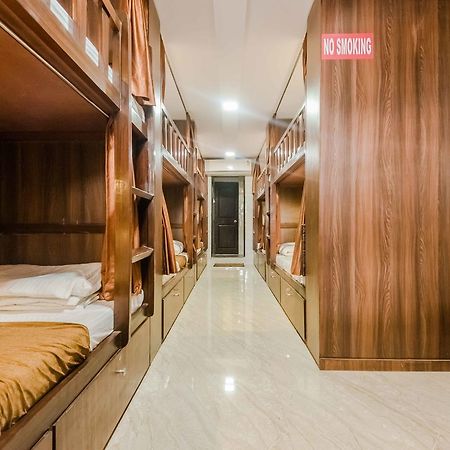 Awesome Dormitory - Men Only Mumbai Bagian luar foto