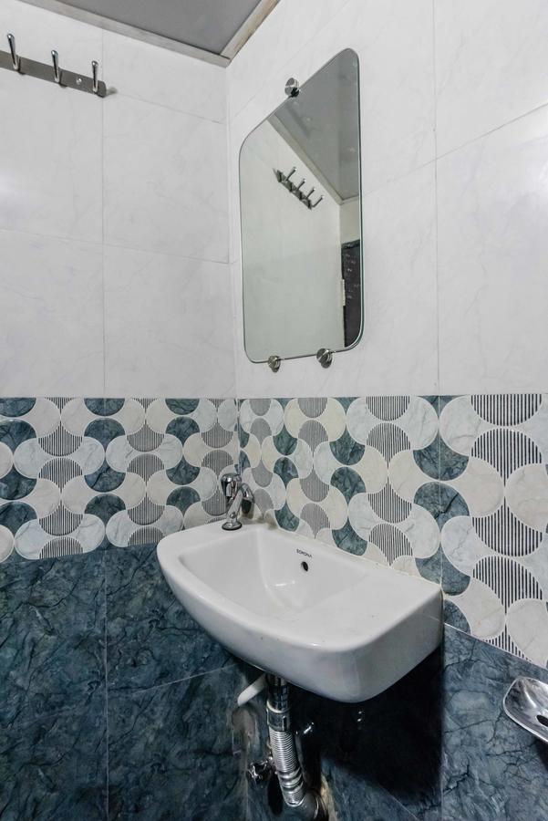 Awesome Dormitory - Men Only Mumbai Bagian luar foto