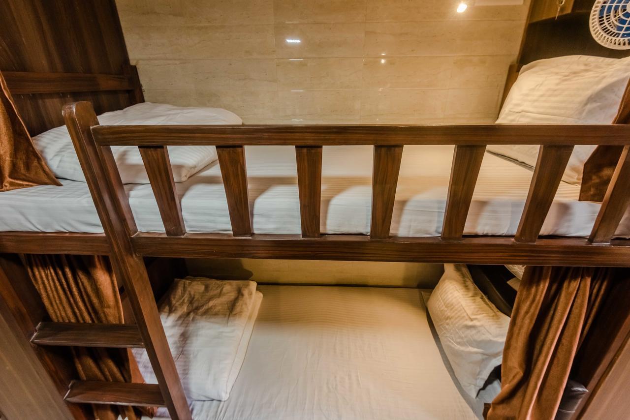 Awesome Dormitory - Men Only Mumbai Bagian luar foto