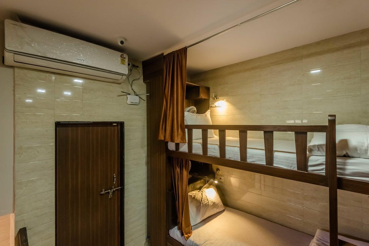 Awesome Dormitory - Men Only Mumbai Bagian luar foto