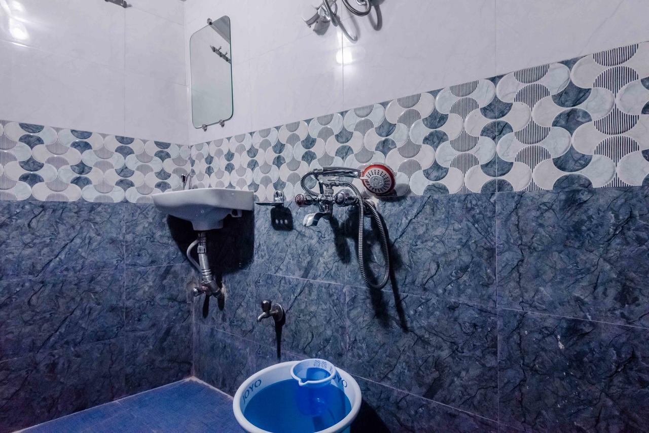 Awesome Dormitory - Men Only Mumbai Bagian luar foto