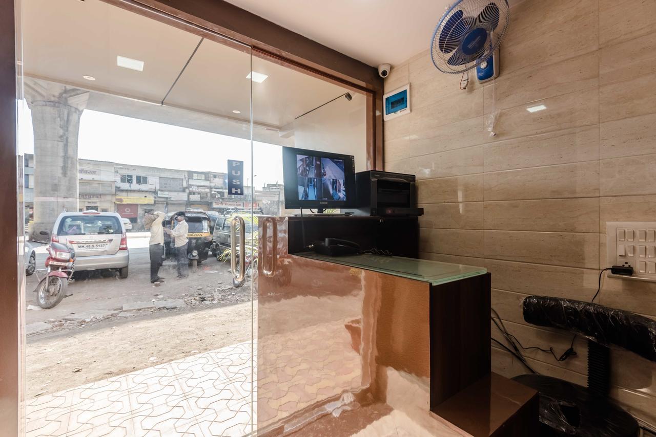 Awesome Dormitory - Men Only Mumbai Bagian luar foto