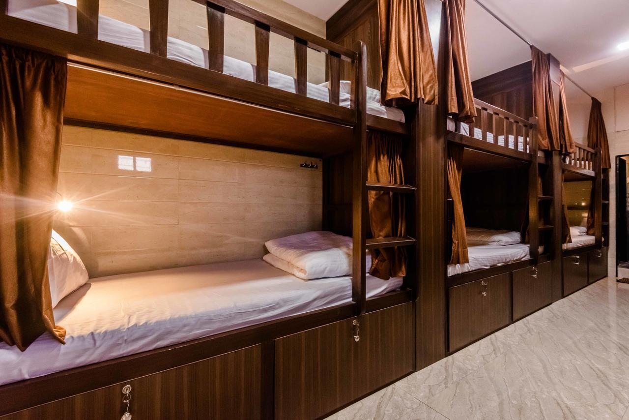 Awesome Dormitory - Men Only Mumbai Bagian luar foto