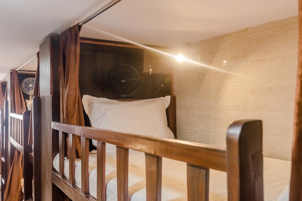 Awesome Dormitory - Men Only Mumbai Bagian luar foto