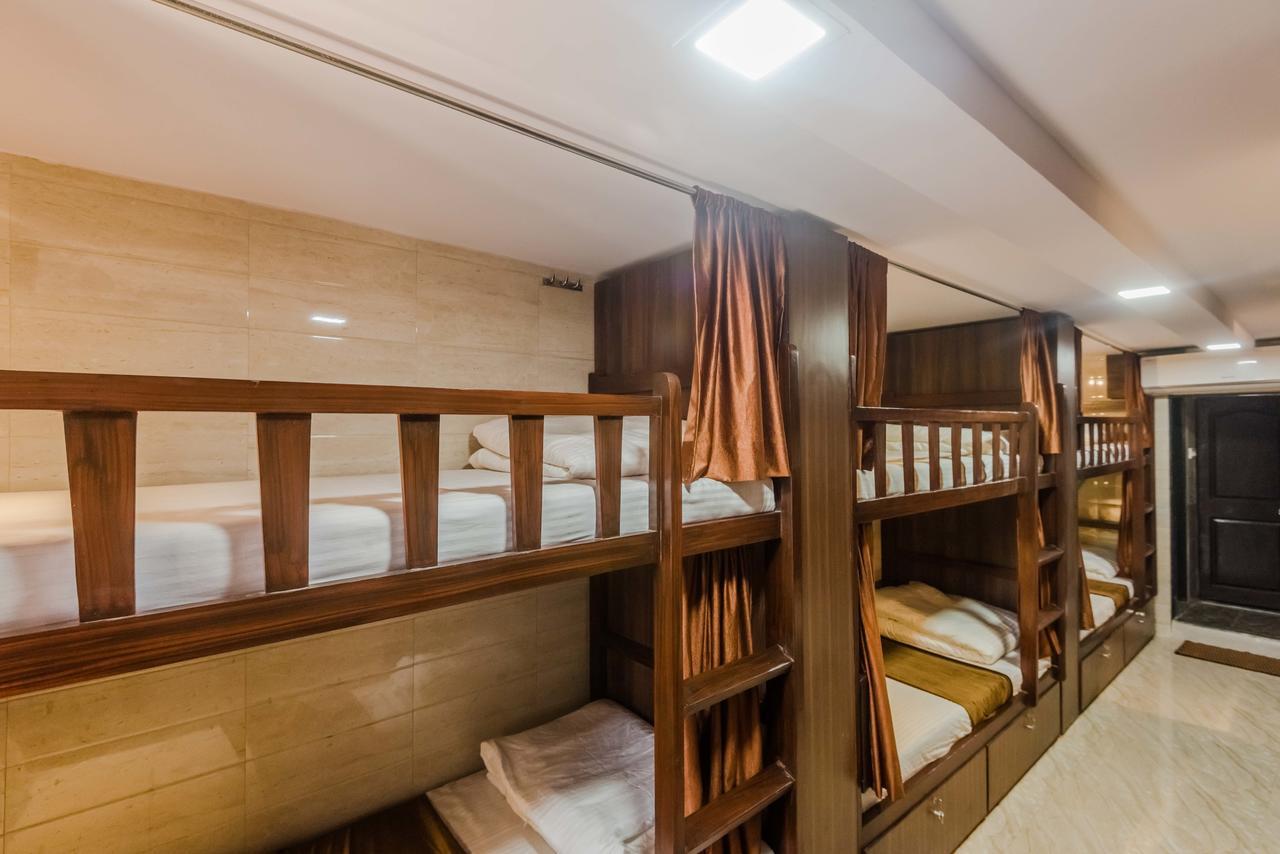 Awesome Dormitory - Men Only Mumbai Bagian luar foto