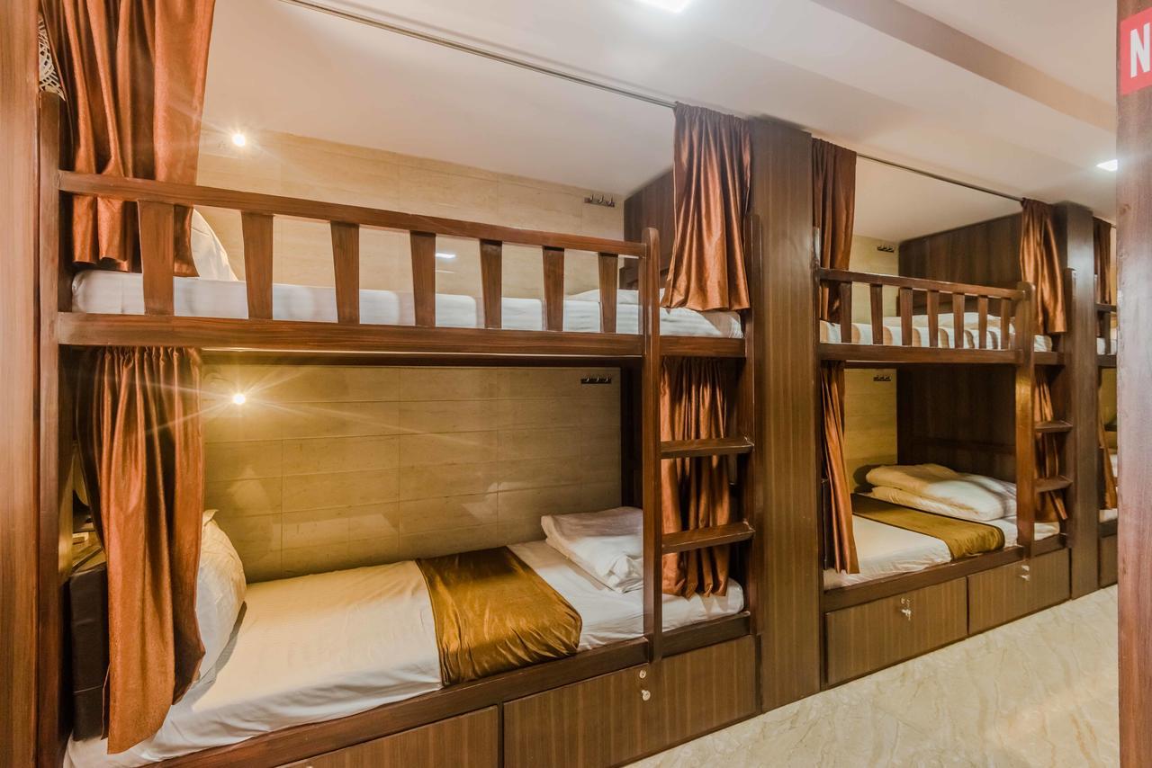Awesome Dormitory - Men Only Mumbai Bagian luar foto