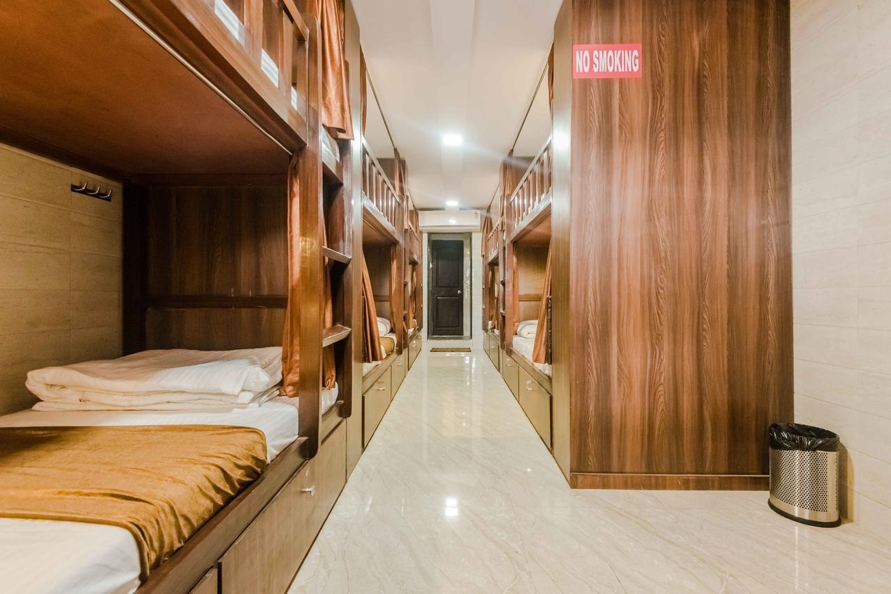 Awesome Dormitory - Men Only Mumbai Bagian luar foto
