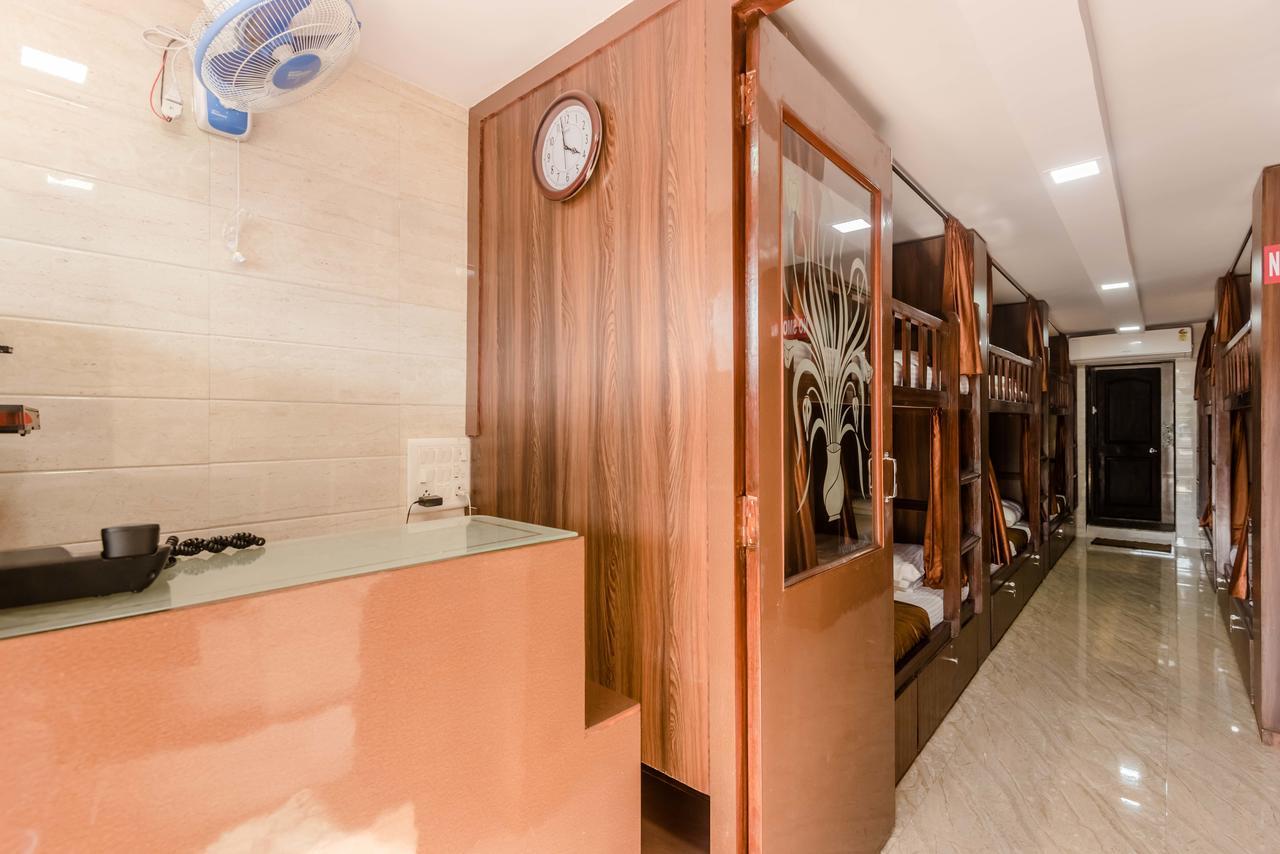 Awesome Dormitory - Men Only Mumbai Bagian luar foto