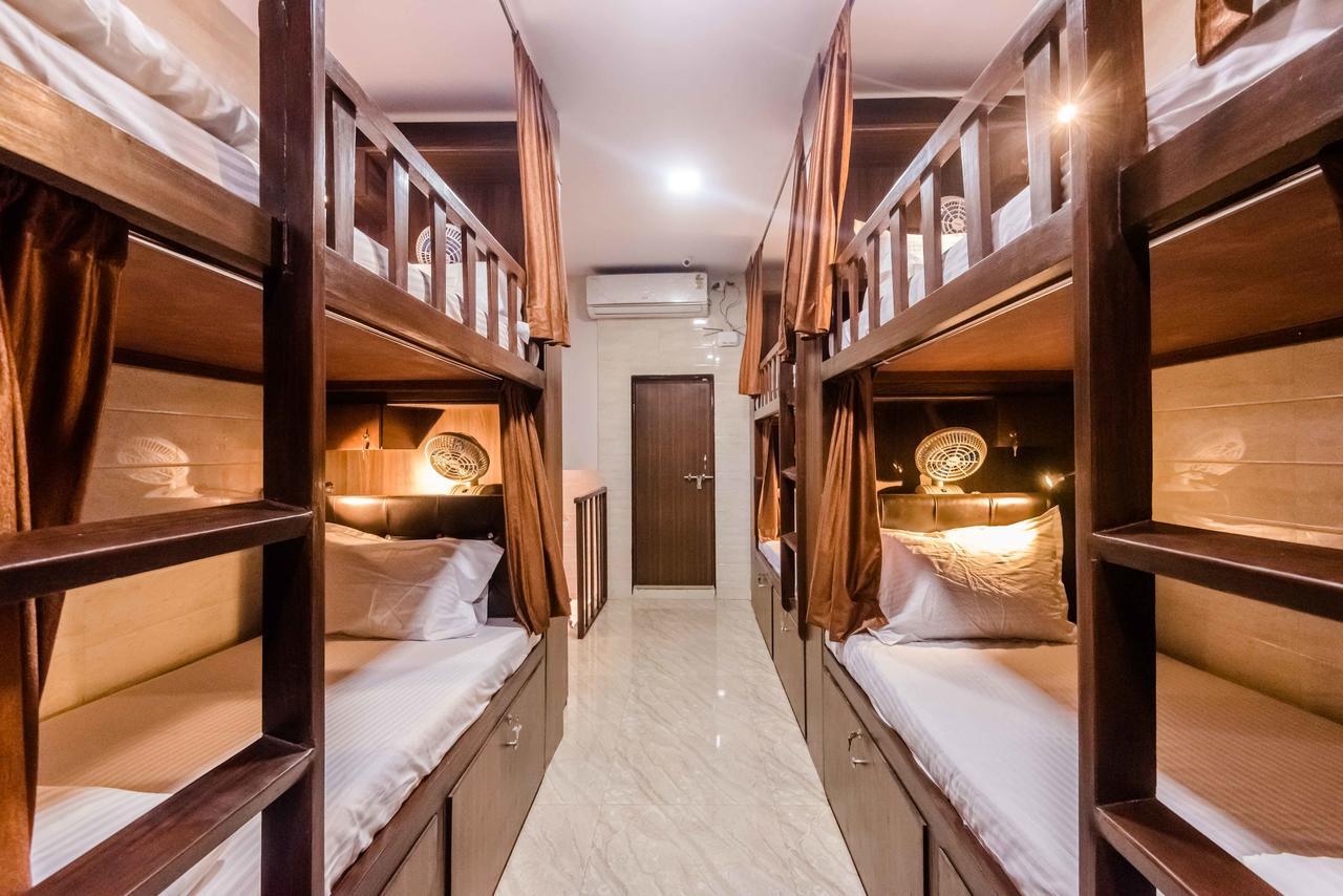 Awesome Dormitory - Men Only Mumbai Bagian luar foto