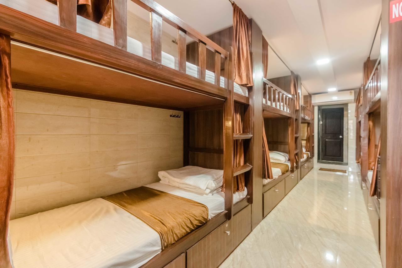 Awesome Dormitory - Men Only Mumbai Bagian luar foto