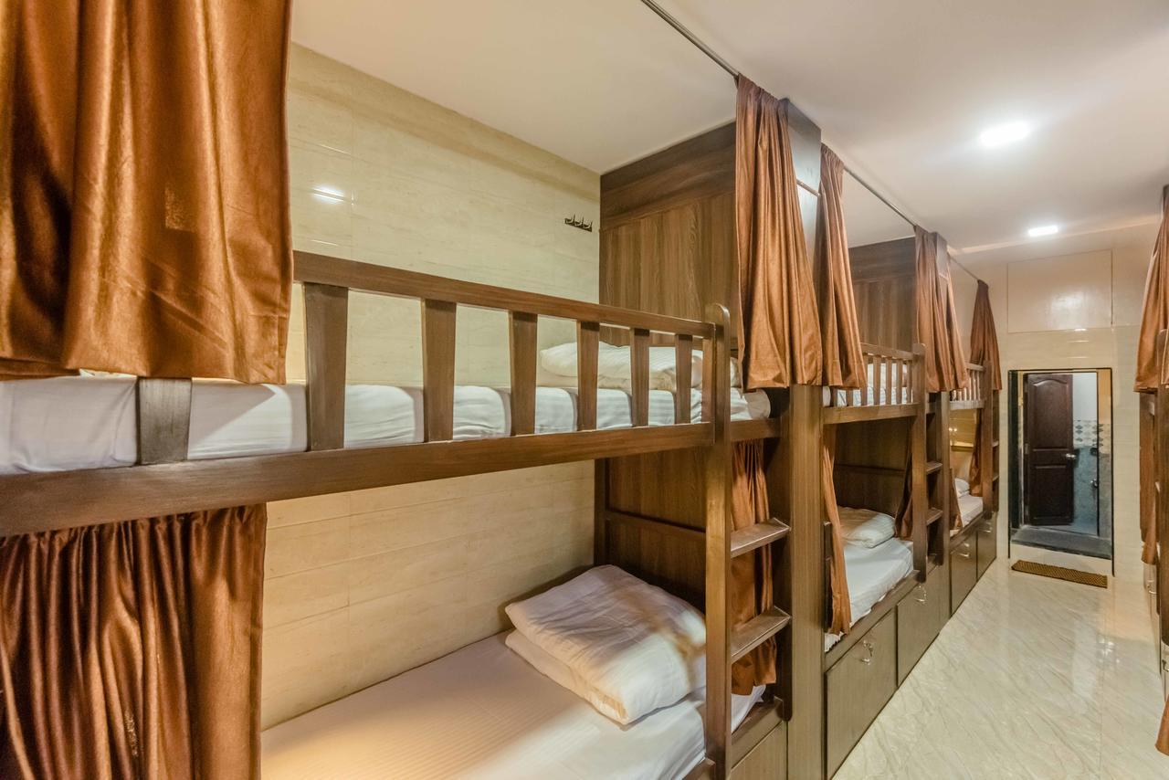 Awesome Dormitory - Men Only Mumbai Bagian luar foto