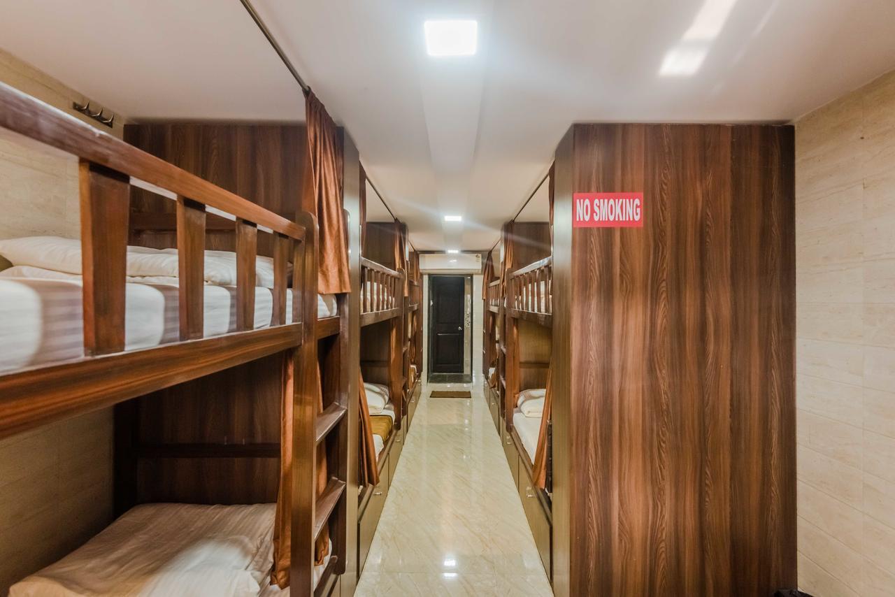 Awesome Dormitory - Men Only Mumbai Bagian luar foto