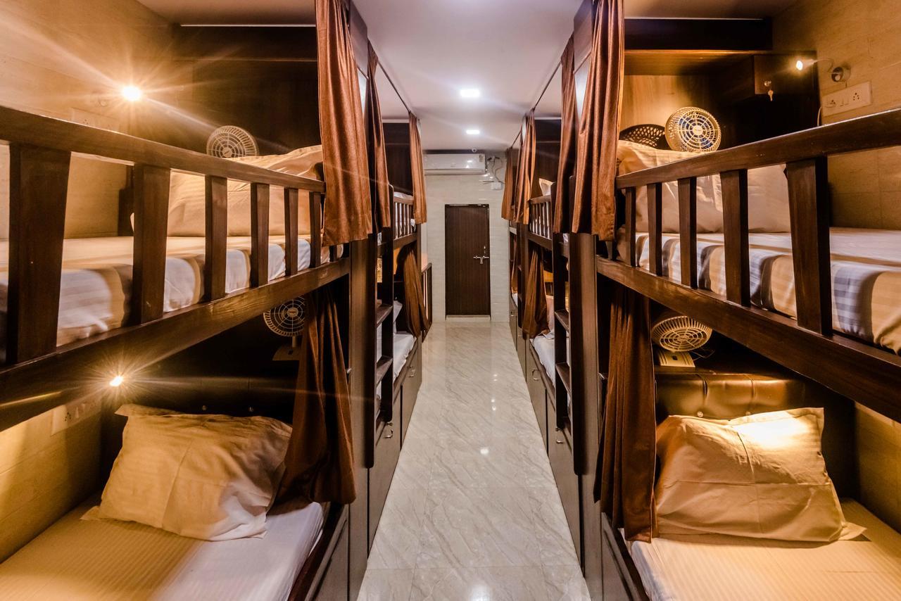 Awesome Dormitory - Men Only Mumbai Bagian luar foto