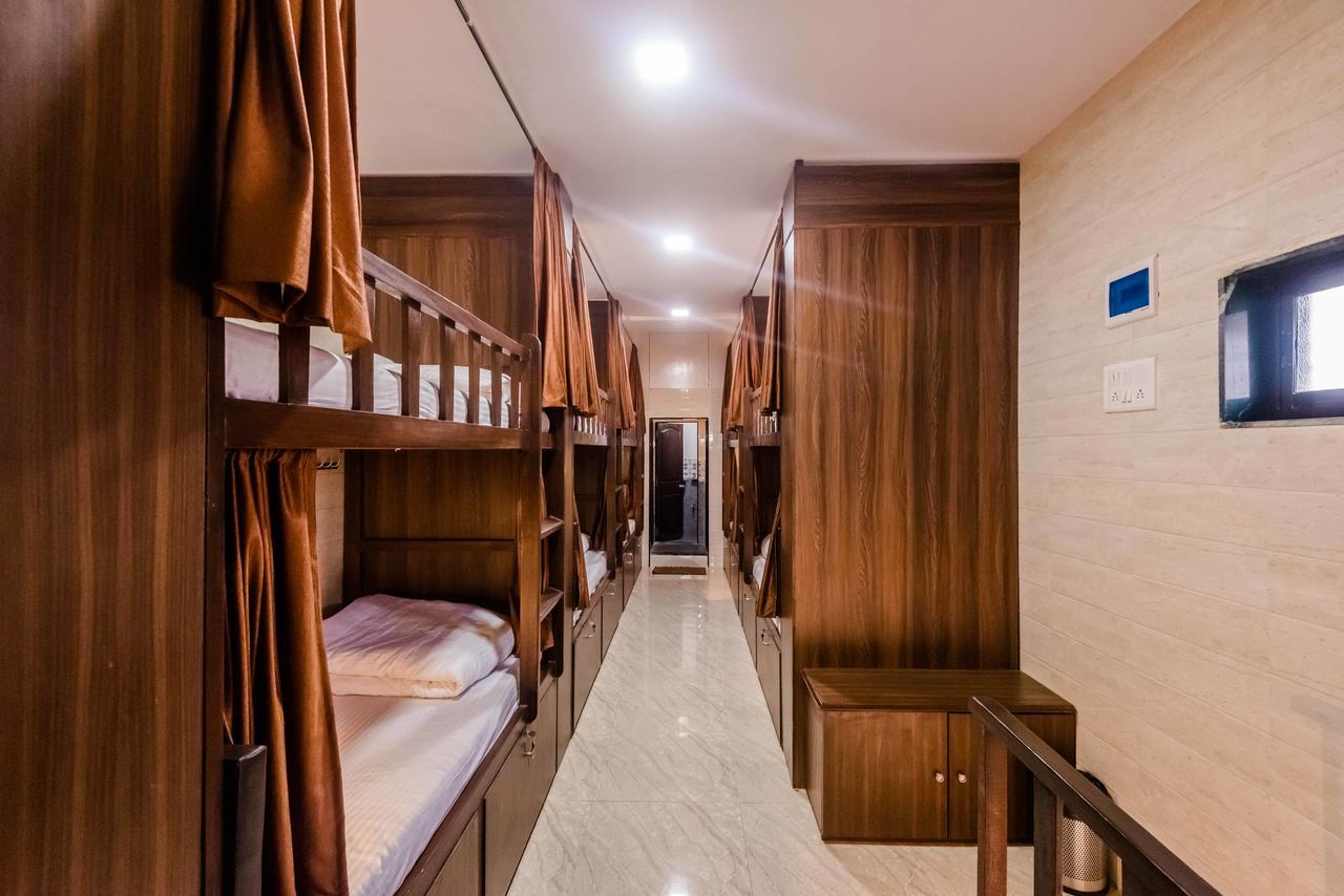 Awesome Dormitory - Men Only Mumbai Bagian luar foto