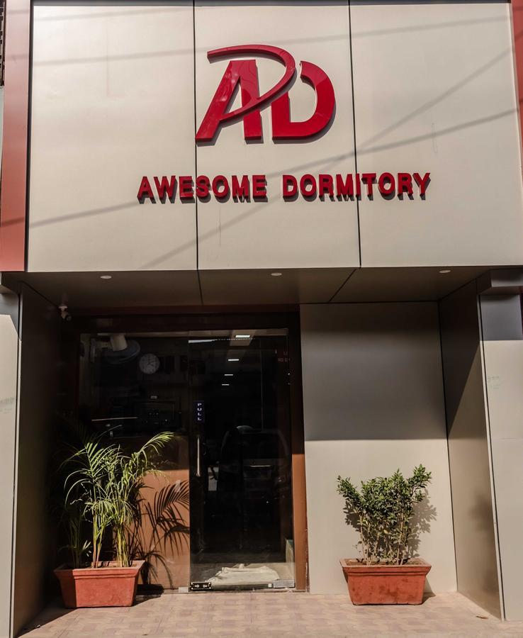 Awesome Dormitory - Men Only Mumbai Bagian luar foto